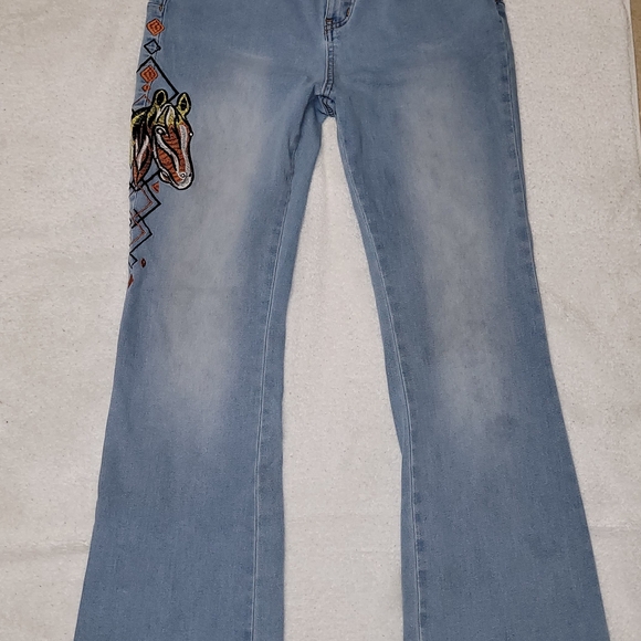 Embroidered Light Blue Jeans with Animal Design - Picture 13 of 13